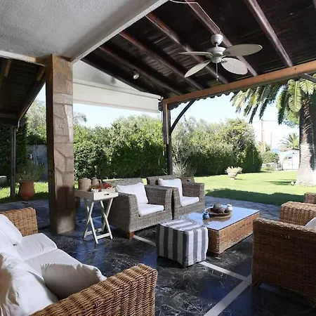 Delta 2 - 2min Walk To Mamalouka,blue Carpet Villa *
