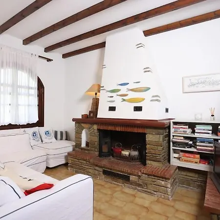 Villa Delta 2 - 2min Walk To Mamalouka,blue Carpet *