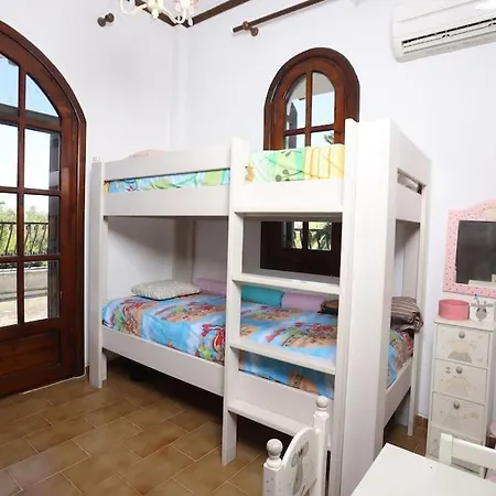 Villa Delta 2 - 2min Walk To Mamalouka,blue Carpet *